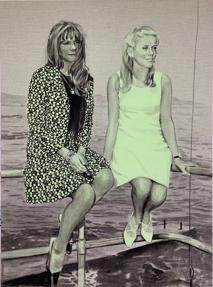 1041 – Genoux serrés