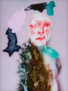 Figure avec carte (fond rose)